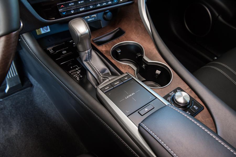Детали интерьера Lexus RX450h 2019 года  (WW) (фото 85 из 97)